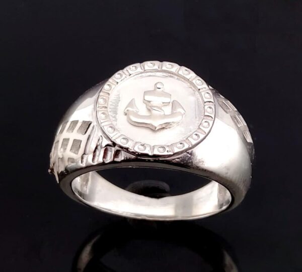 Gent’s Silver Plain Bahubali Ring 38