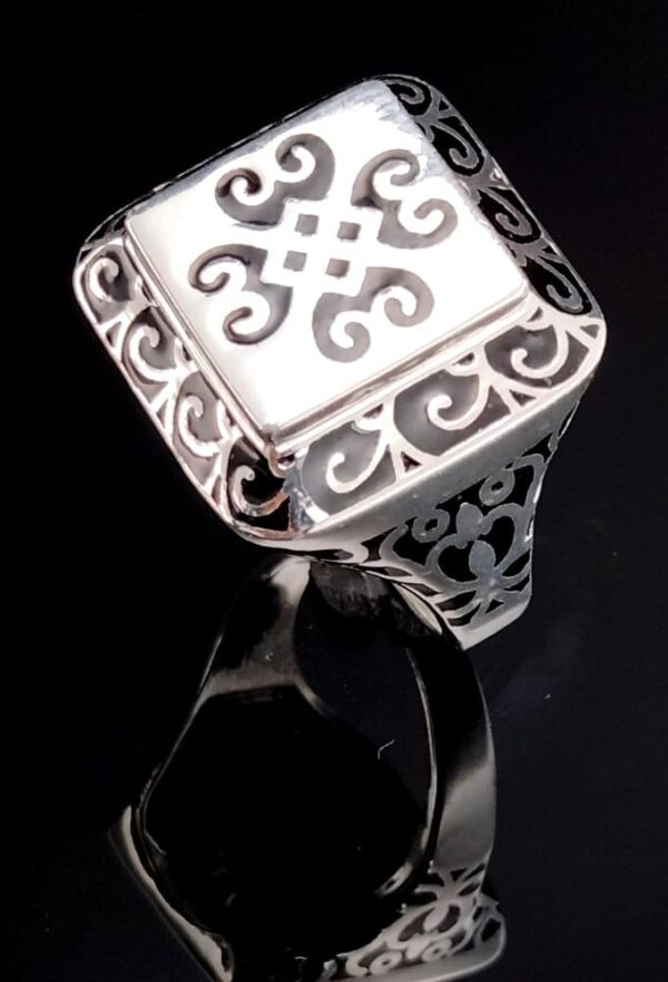 Gent’s Silver Plain Bahubali Ring 18