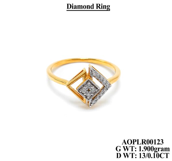 Ladies Diamond Ring in 18KT Yellow Gold 22
