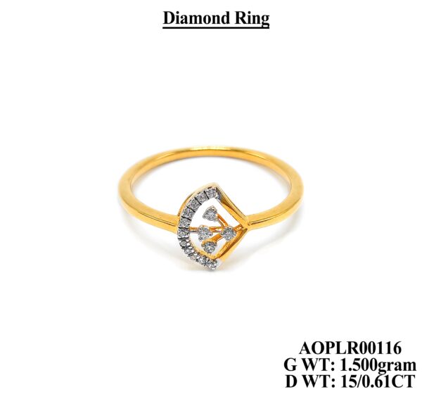 Ladies Diamond Ring in 18KT Yellow Gold 26