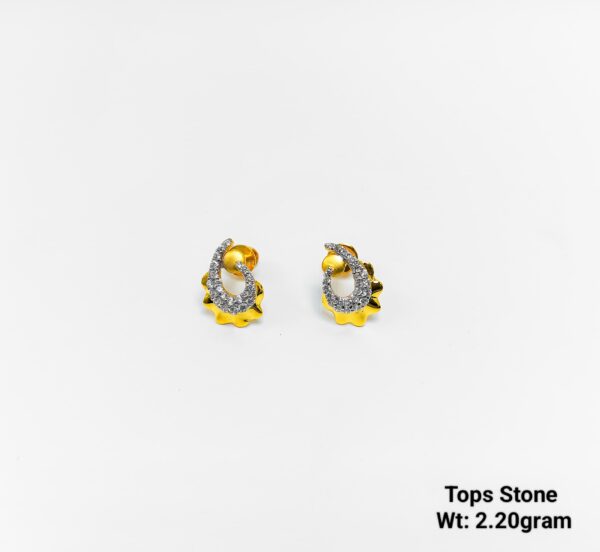 indian style gold paisley studs for festivals under 3 grams