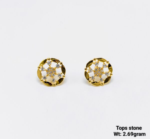 Exquisite Round Gold and Stone Studs - Fine Jewelry for Daily Wear