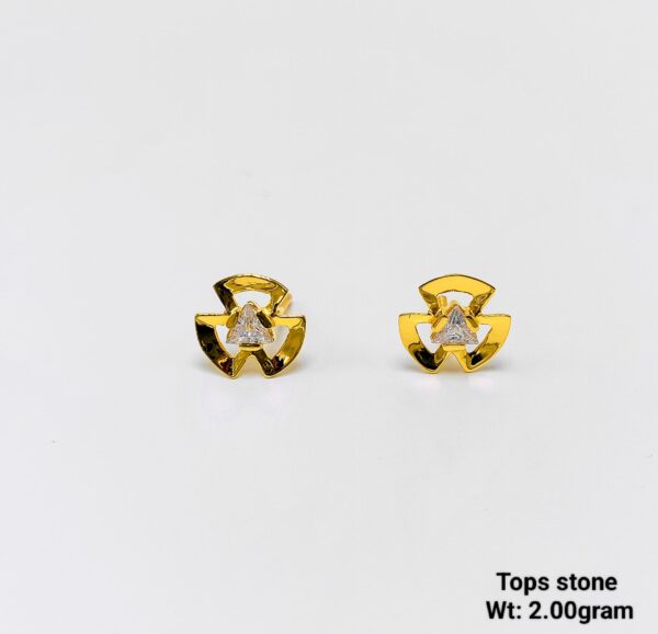 5.98g Large Floral Gold Stud Earrings with Intricate Scalloped Edge
