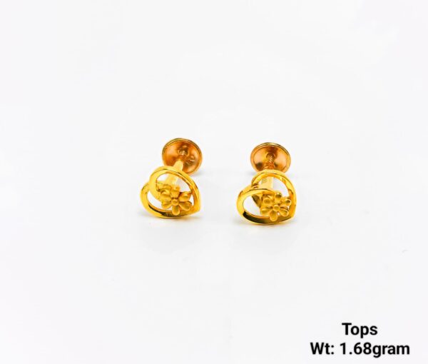 A pair of 1.68 gram yellow gold heart-shaped stud earrings