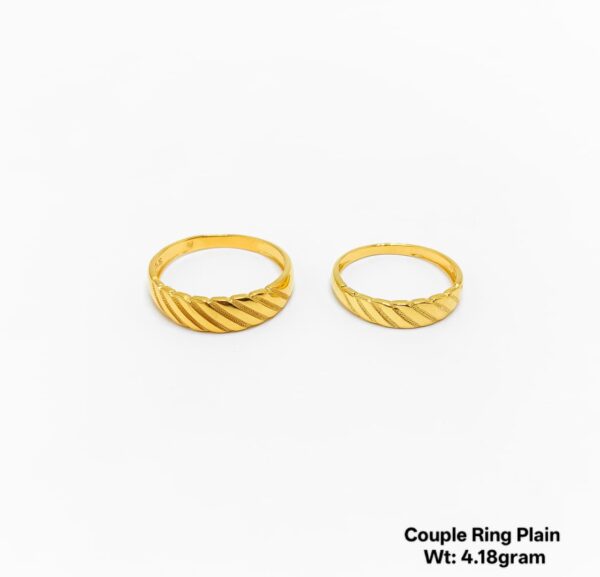 916 Hallmark 22K Yellow Gold Matching Wedding Couple Rings - 4.18g