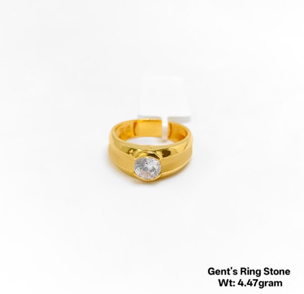 Elegant 22KT Gold Gents Ring Featuring CZ Stone Accents - 4.47g