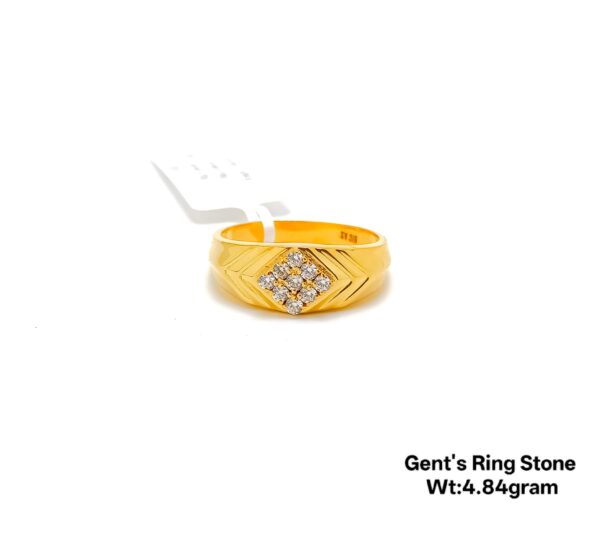 Elegant 22KT Gold Gents Ring Featuring CZ Stone Accents - 4.84g