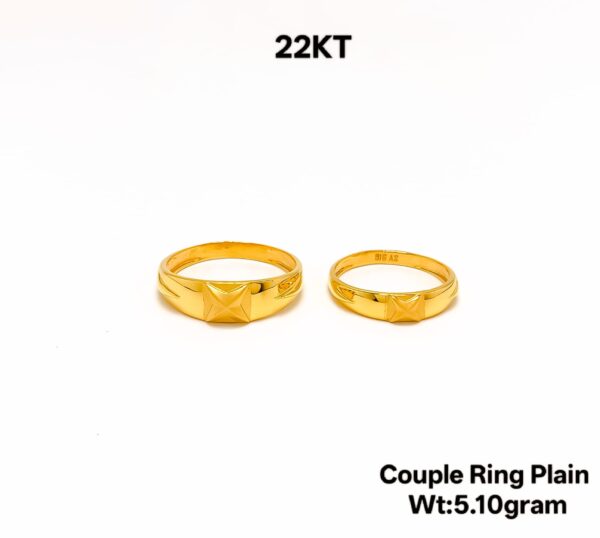 916 Hallmark 22K Yellow Gold Matching Wedding Couple Rings