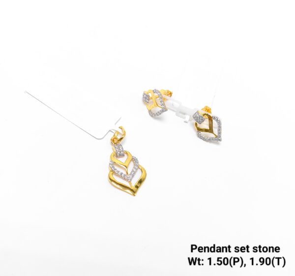 Luxury 22 Karat Yellow Gold Jewelry Set: Pendant & Matching Studs