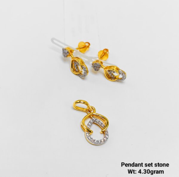 22KT Yellow Gold Stone Studded Pendant and Earring Set - 4.30g