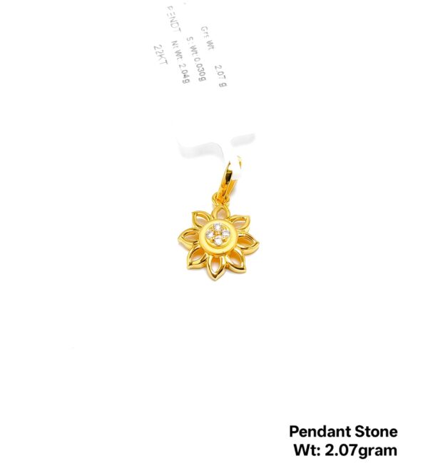 18K Yellow Gold Floral Pendant with Sparkling Zirconia - 2.07g