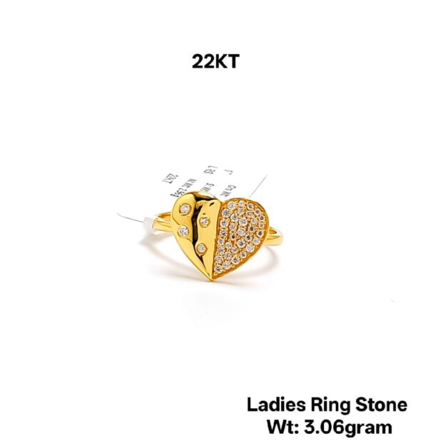 22K Gold Ladies Designer Ring with Shimmering CZ Stones - 3.06g