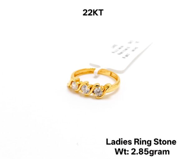 22K Gold Ladies Designer Ring with Shimmering CZ Stones - 2.85g