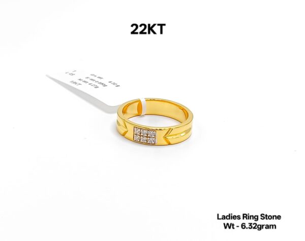 22K Gold Ladies Designer Ring with Shimmering CZ Stones - 6.32g