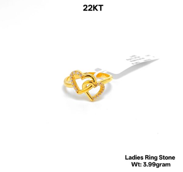 Elegant Yellow Gold Ring with Sparkling Cubic Zirconia Stones - 3.99g