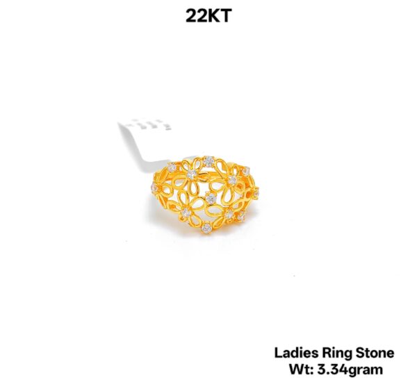 Elegant Yellow Gold Ring with Sparkling Cubic Zirconia Stones - 3.34g