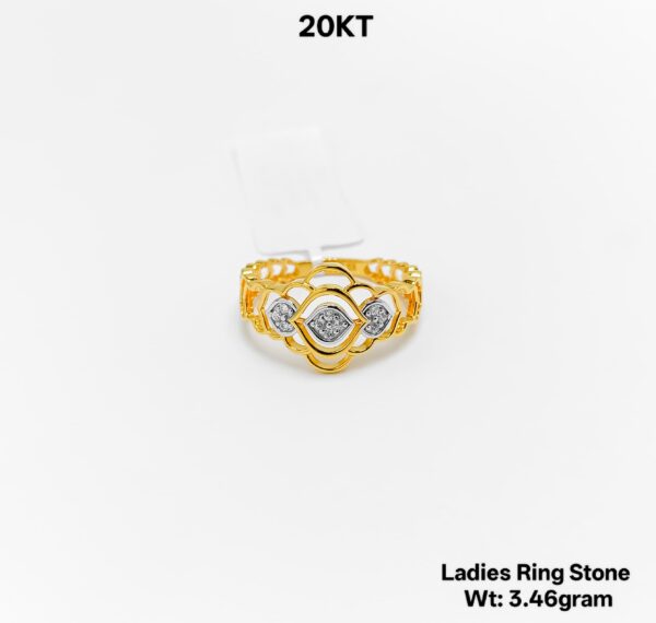 Elegant Yellow Gold Ring with Sparkling Cubic Zirconia Stones - 3.46g