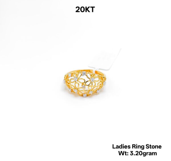 Elegant Yellow Gold Ring with Sparkling Cubic Zirconia Stones - 3.20g