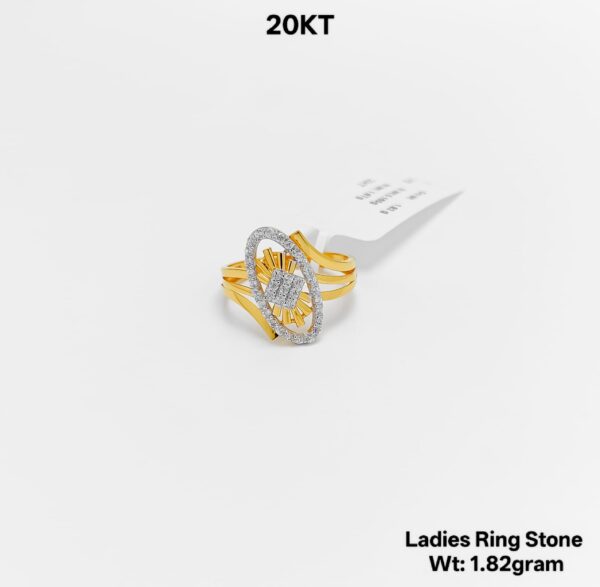 Elegant Yellow Gold Ring with Sparkling Cubic Zirconia Stones - 1.82g