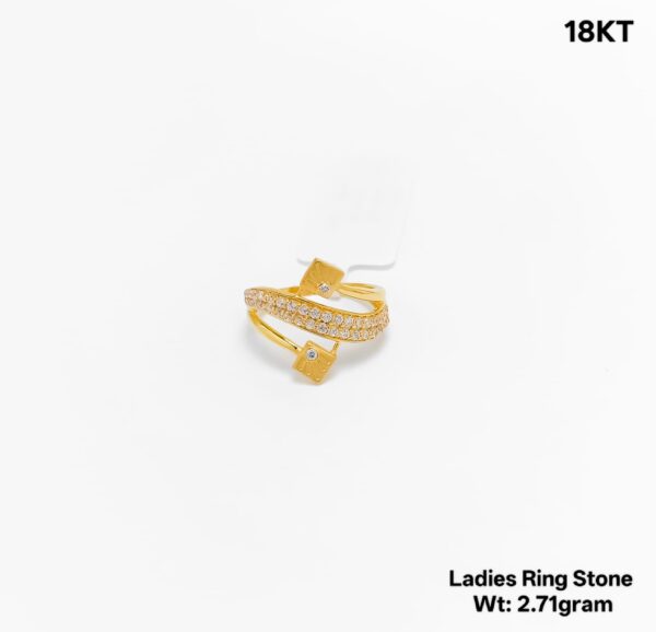 Elegant Yellow Gold Ring with Sparkling Cubic Zirconia Stones - 2.71g
